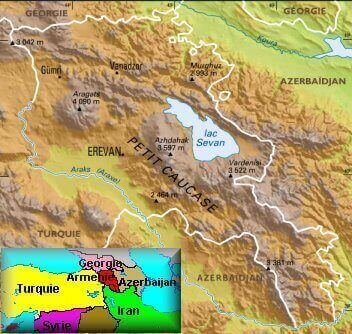 Mapa da Armenia, aol'inizio dos anos 2000, e da sua collocazione no mondo