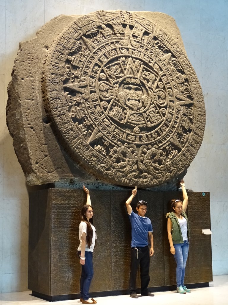 Visão geral do tamanho monumental do monólito