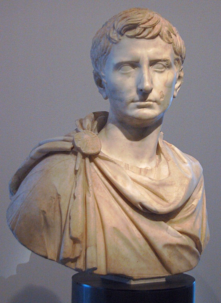 Busto de Otaviano em mármore, contemporâneo do soberano, conservado no Museu Capitolino, em Roma.
