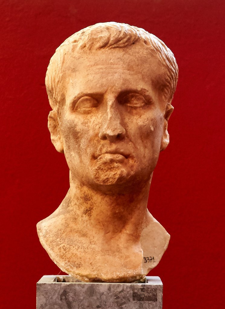 Retrato de Júlio César no Museu Arqueológico de Esparta, século I a.C.