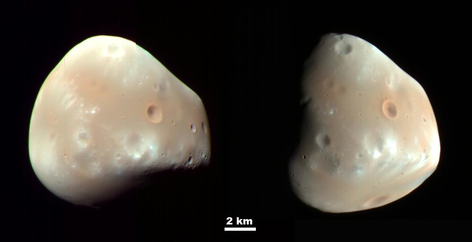 Fotografias a cores sob dois ângulos, tiradas pela missão Mars Reconnaissance Orbiter