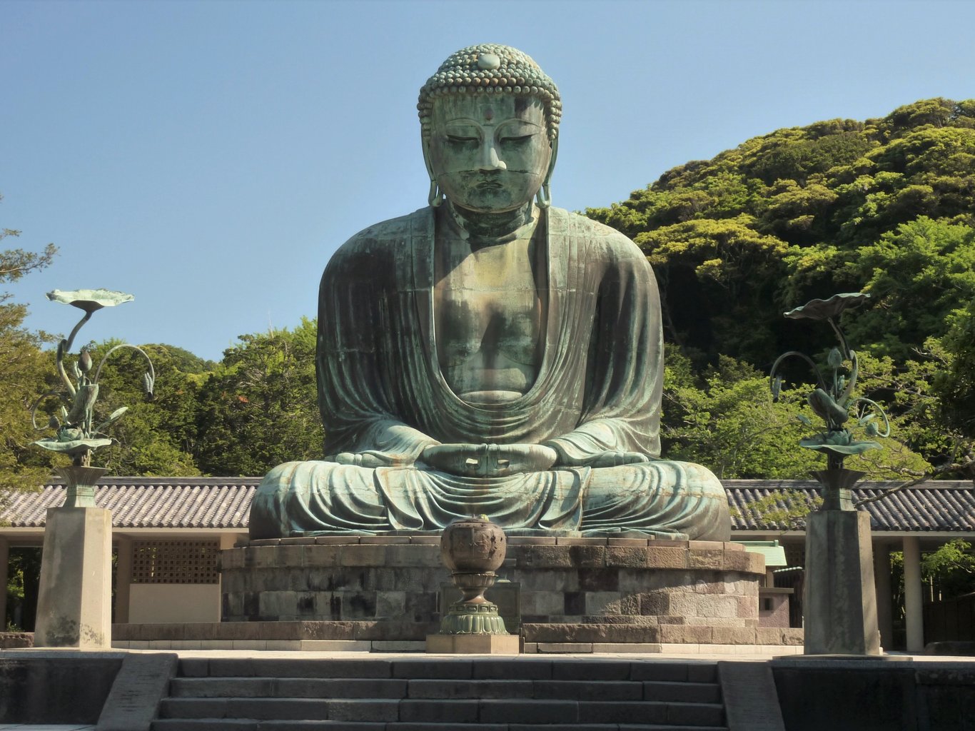 Estátua monumental de bronze de Buda, localizada no Kōtoku-in, templo budista situado em Kamakura, no Japão