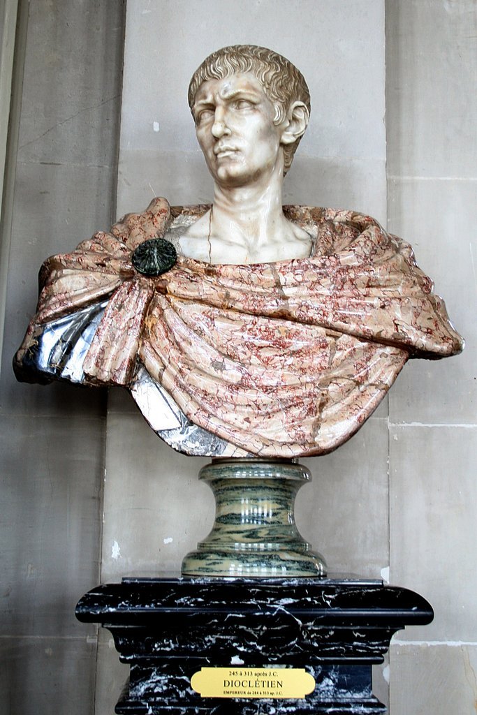 Busto de Diocleciano em Vaux-le-Vicomte, cópia em mármore do século XVII, Itália, feita para ornamentar o Grande Salão do castelo