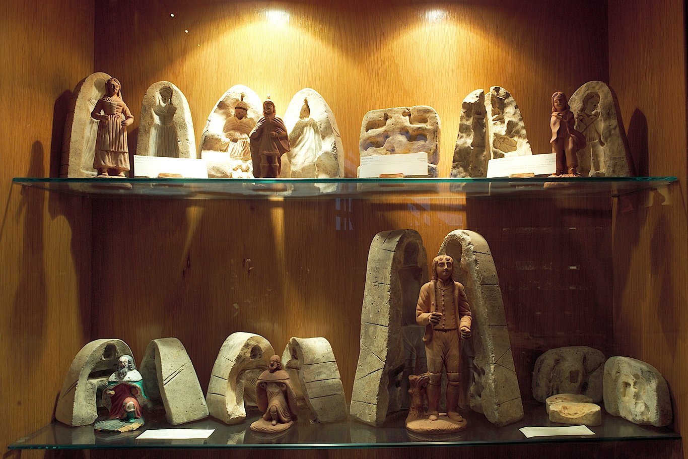 Coleção de moldes de Jean-Louis Lagnel para seus santons, conservados no Museu Marcel Carbonel