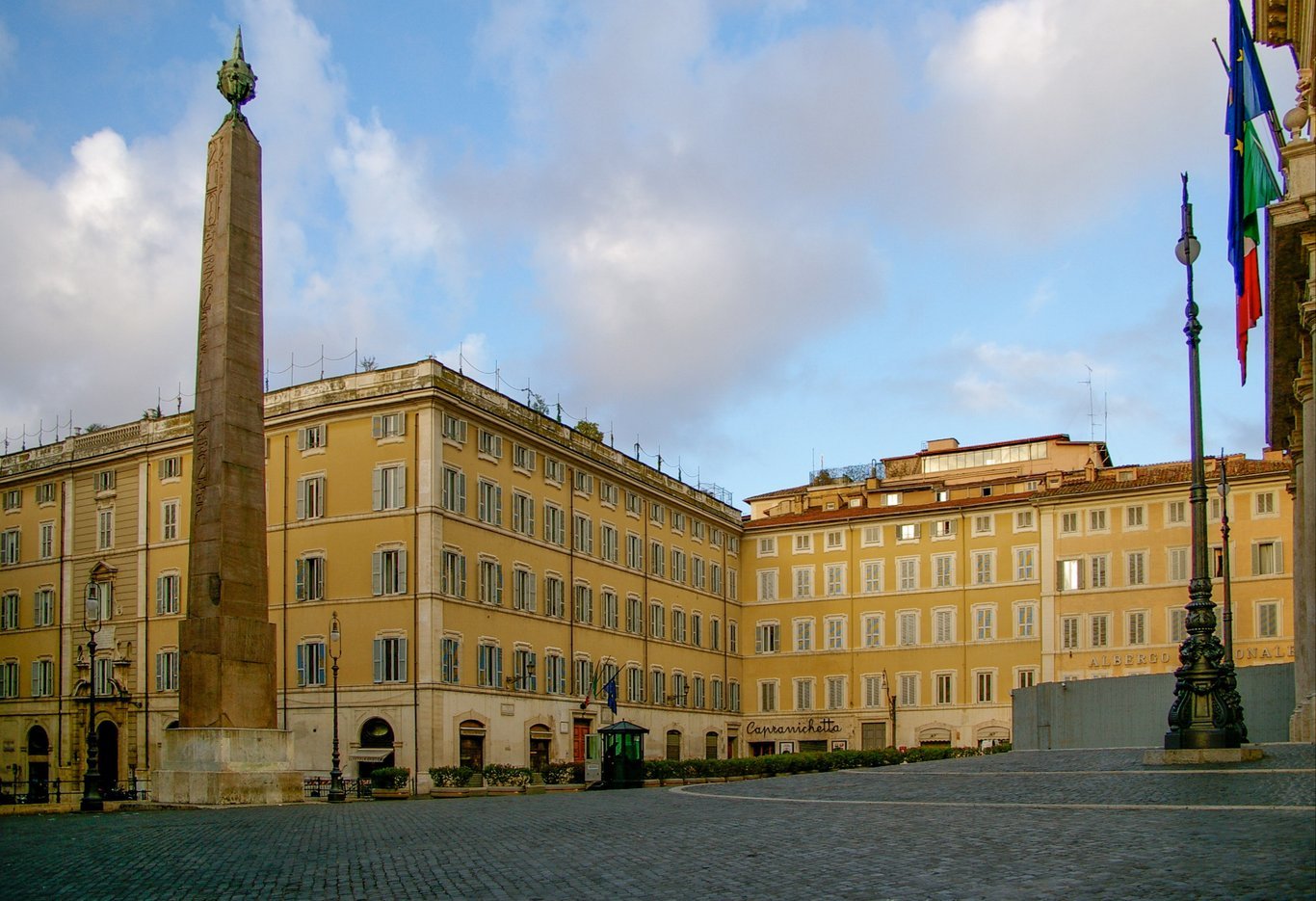 O obelisco na Piazza di Montecitorio, em Roma