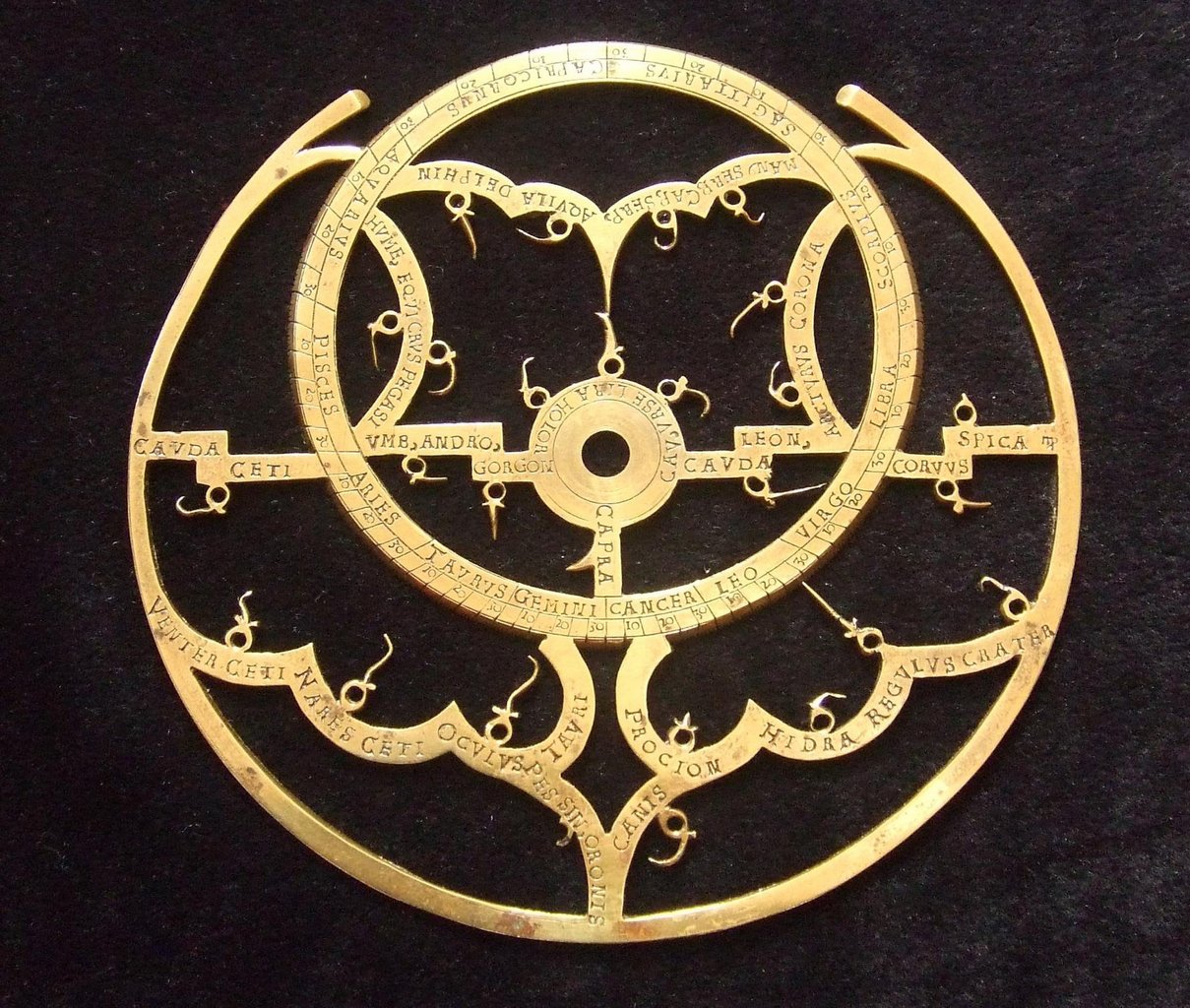 Astrolabio appartenuto a Georg Hartmann (1489-1564), conservado ao British Museum.