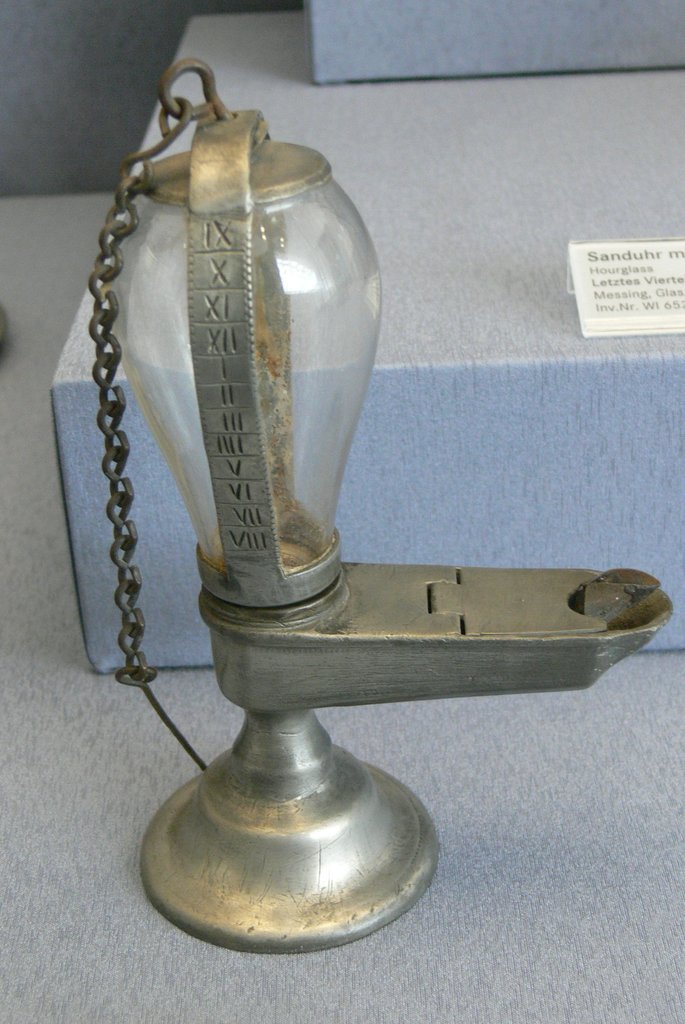 Lâmpada de azeite-relógio, século XVIII, museu nacional da Alemanha, Nuremberga
