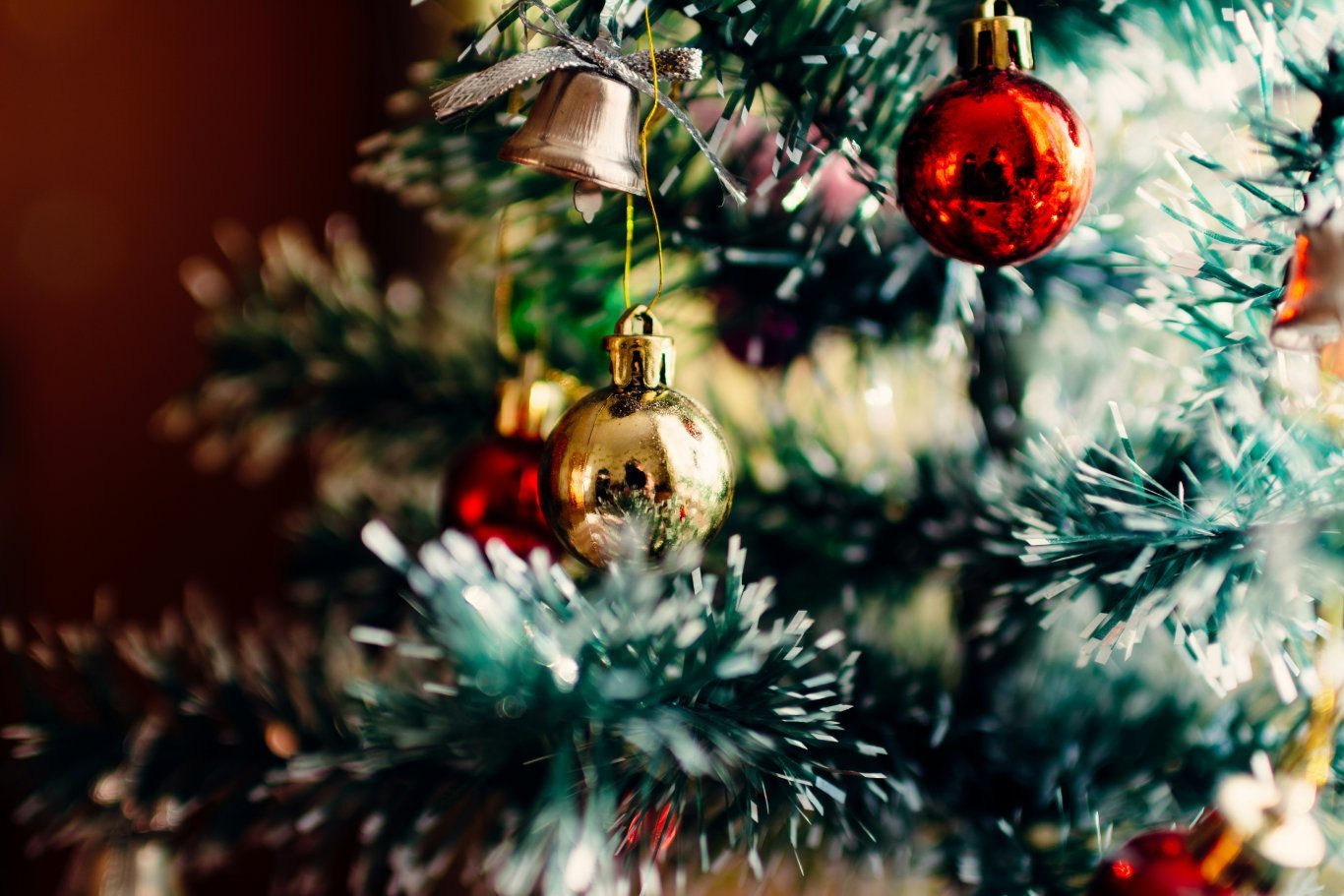 Bolas de Natal na árvore de Natal